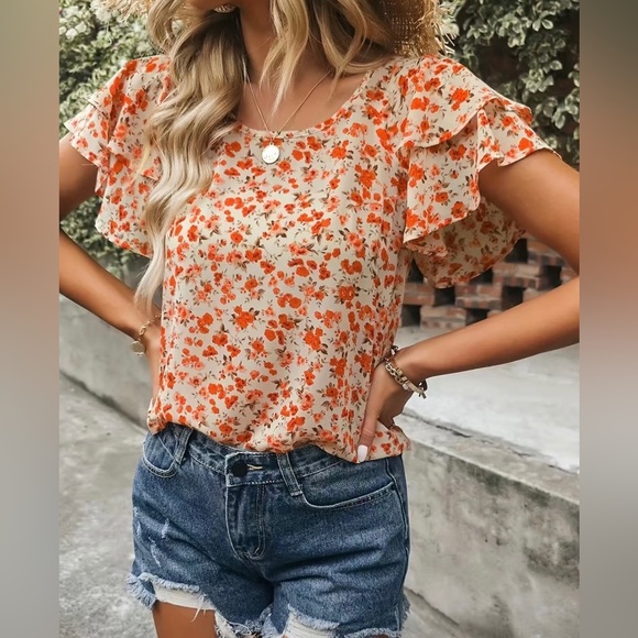 🎉Host Pick🎉 Ditsy Floral Print Blouse. NWT - Picture 2 of 7